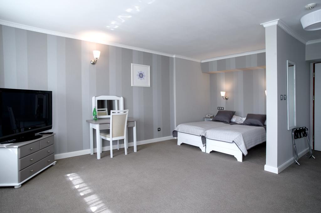 Hotel Niedzwiadek Wdzydze Kiszewskie Εξωτερικό φωτογραφία