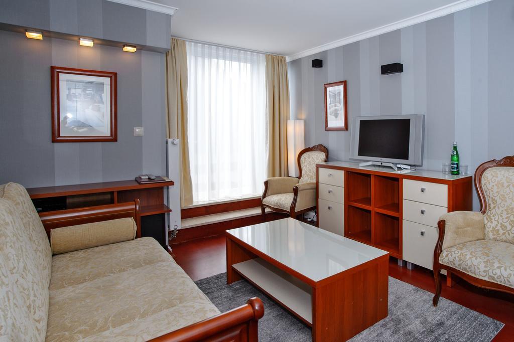 Hotel Niedzwiadek Wdzydze Kiszewskie Εξωτερικό φωτογραφία